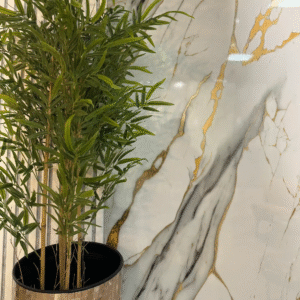 “Gouden wit” – Marmeren wandpaneel 122x260cm